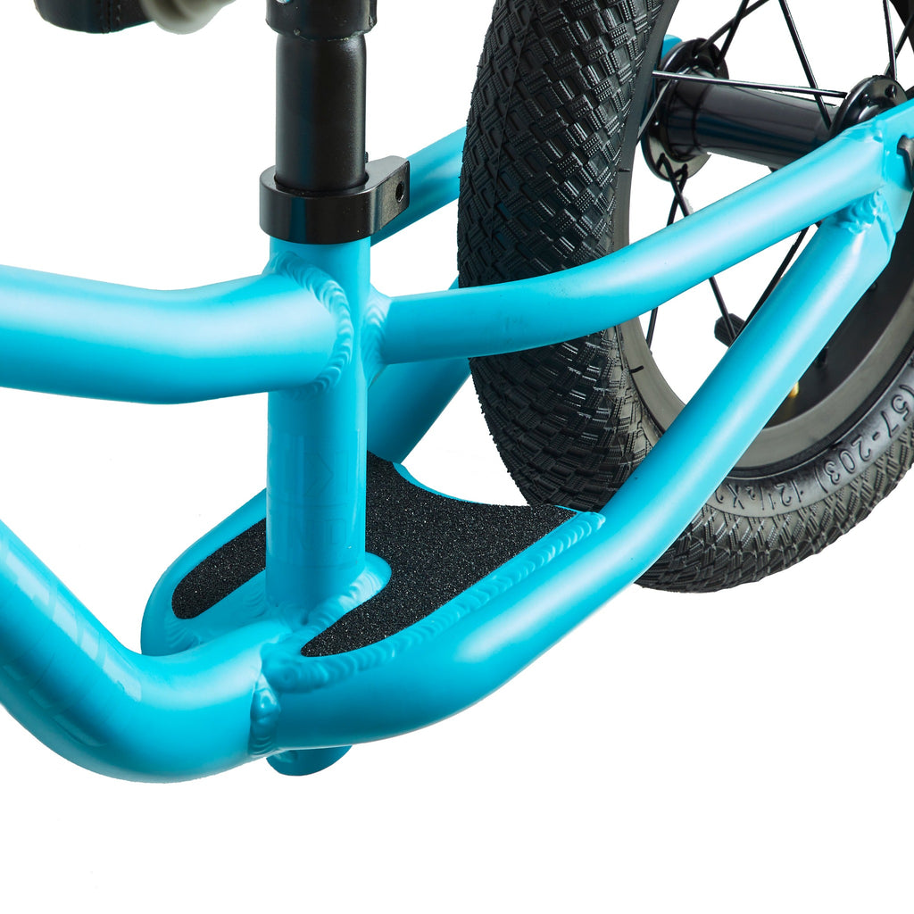 Foot platform of blue kids balance bike.